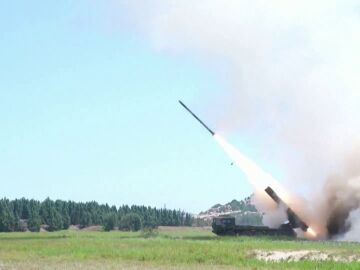 Lanzamiento de un misil del Ejército chino