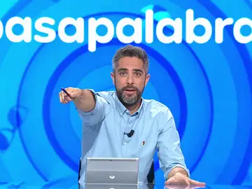 La sorprendente petición de Roberto Leal al técnico de ‘Pasapalabra’: “¿Puedes pinchar a Orestes?” La sorprendente petición de Roberto Leal al técnico de ‘Pasapalabra’: “¿Puedes pinchar a Orestes?”