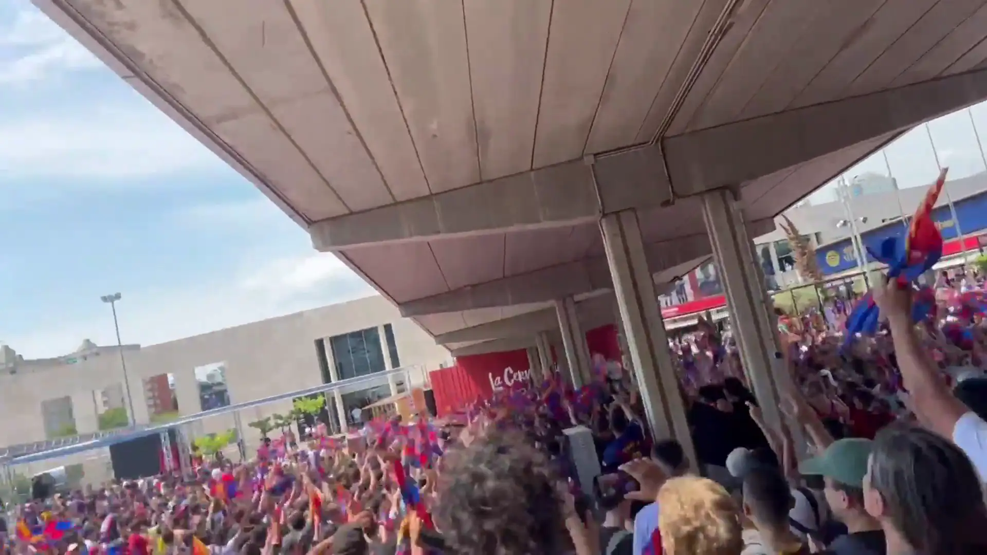 Locura azulgrana en la presentaci&oacute;n de Lewandowski