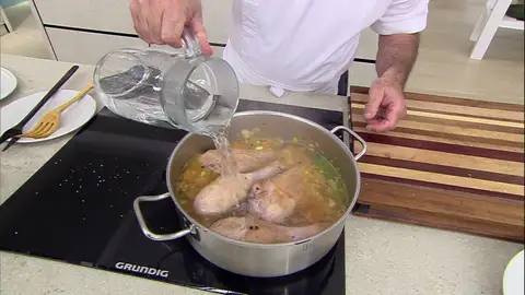 Karlos Arguiñano enseña el guiso perfecto para los más jóvenes  Karlos Arguiñano enseña el guiso perfecto para los más jóvenes