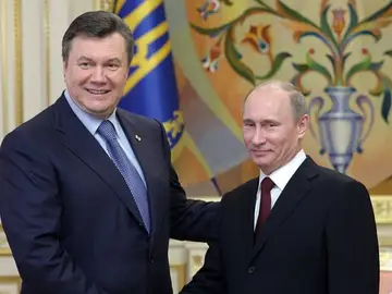 El entonces presidente de Ucrania, Víktor Yanukóvich, en una reunión con el mandatario de Rusia, Vladímir Putin, en el año 2011. El entonces presidente de Ucrania, Víktor Yanukóvich, en una reunión con el mandatario de Rusia, Vladímir Putin, en el año 2011.