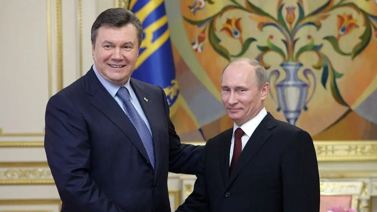 El entonces presidente de Ucrania, Víktor Yanukóvich, en una reunión con el mandatario de Rusia, Vladímir Putin, en el año 2011. El entonces presidente de Ucrania, Víktor Yanukóvich, en una reunión con el mandatario de Rusia, Vladímir Putin, en el año 2011.