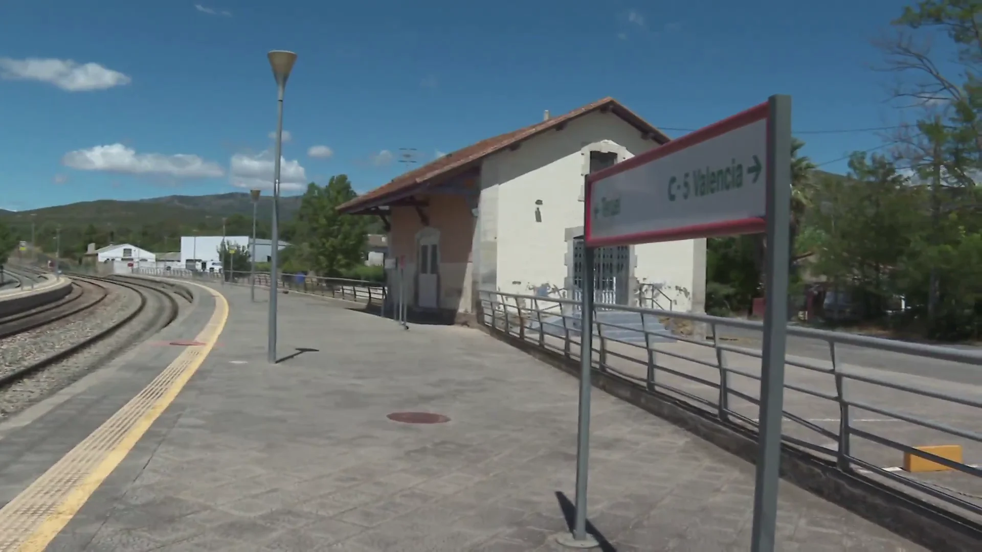 ¿Quién abrió la puerta del tren? ¿Quién abrió la puerta del tren?