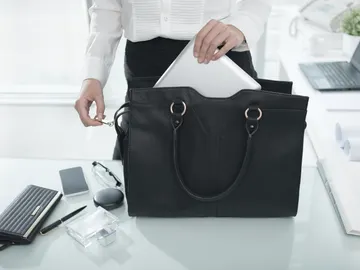 Guardar objetos en el bolso Guardar objetos en el bolso