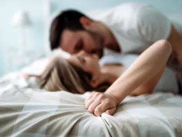 Pareja en la cama Pareja en la cama