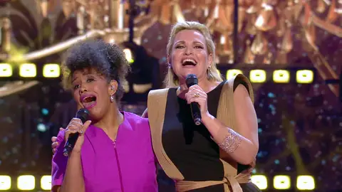 Dueto final de Ainhoa Arteta con la peluquera: ¿’Historia de un amor’ con final feliz? Dueto final de Ainhoa Arteta con la peluquera: ¿’Historia de un amor’ con final feliz?