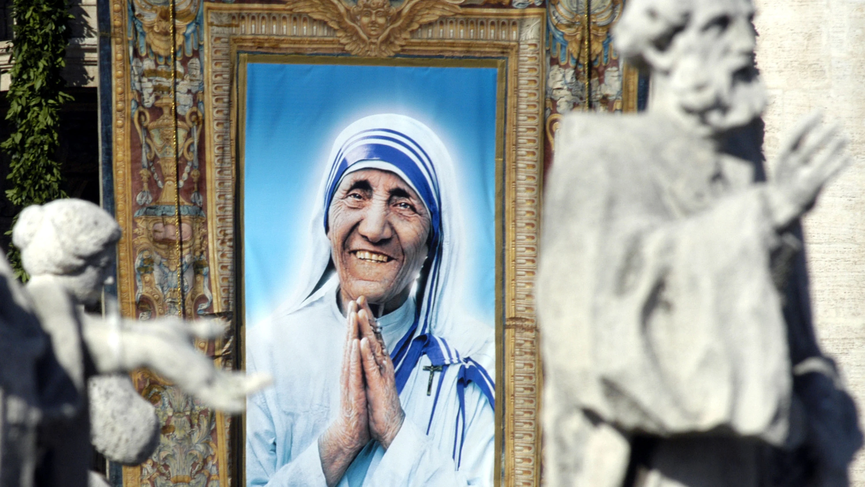 Tapiz de Santa teresa de Calcuta en Ciudad del Vaticano