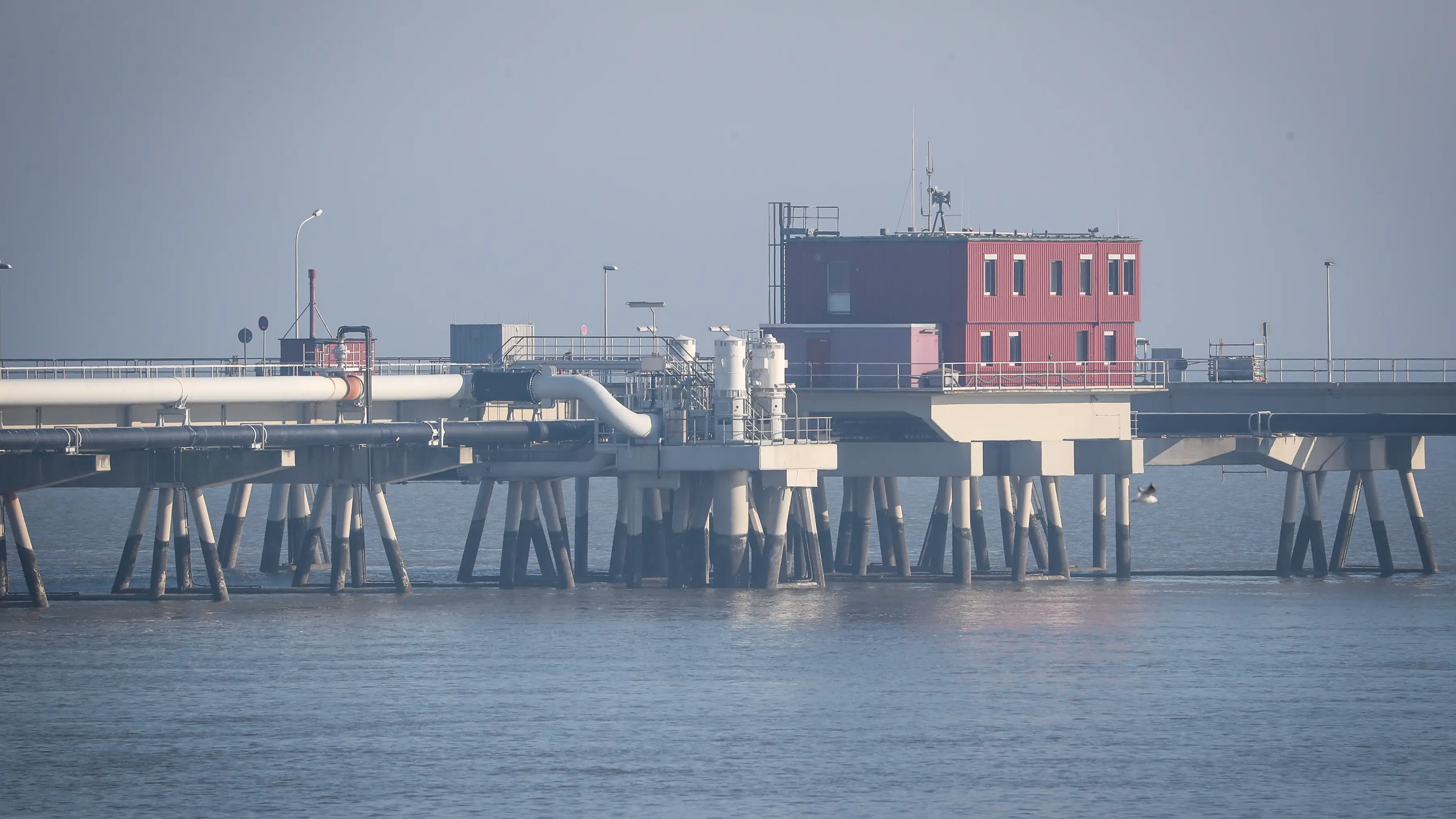 Muelle del operador del oleoducto de crudo Nord West Oelleitung (NWO) en el puerto de Wilhelmshaven Muelle del operador del oleoducto de crudo Nord West Oelleitung (NWO) en el puerto de Wilhelmshaven