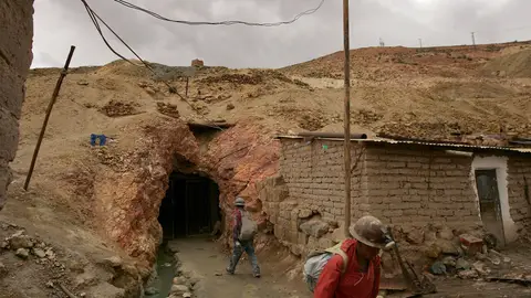 Entrada a una mina en sudamérica Entrada a una mina en sudamérica