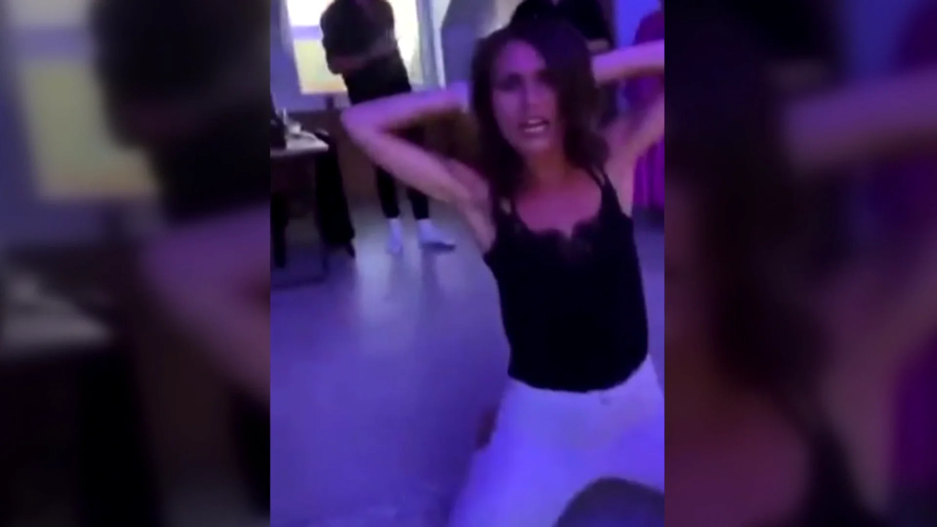 Ministra de Finlandia en una fiesta Ministra de Finlandia en una fiesta