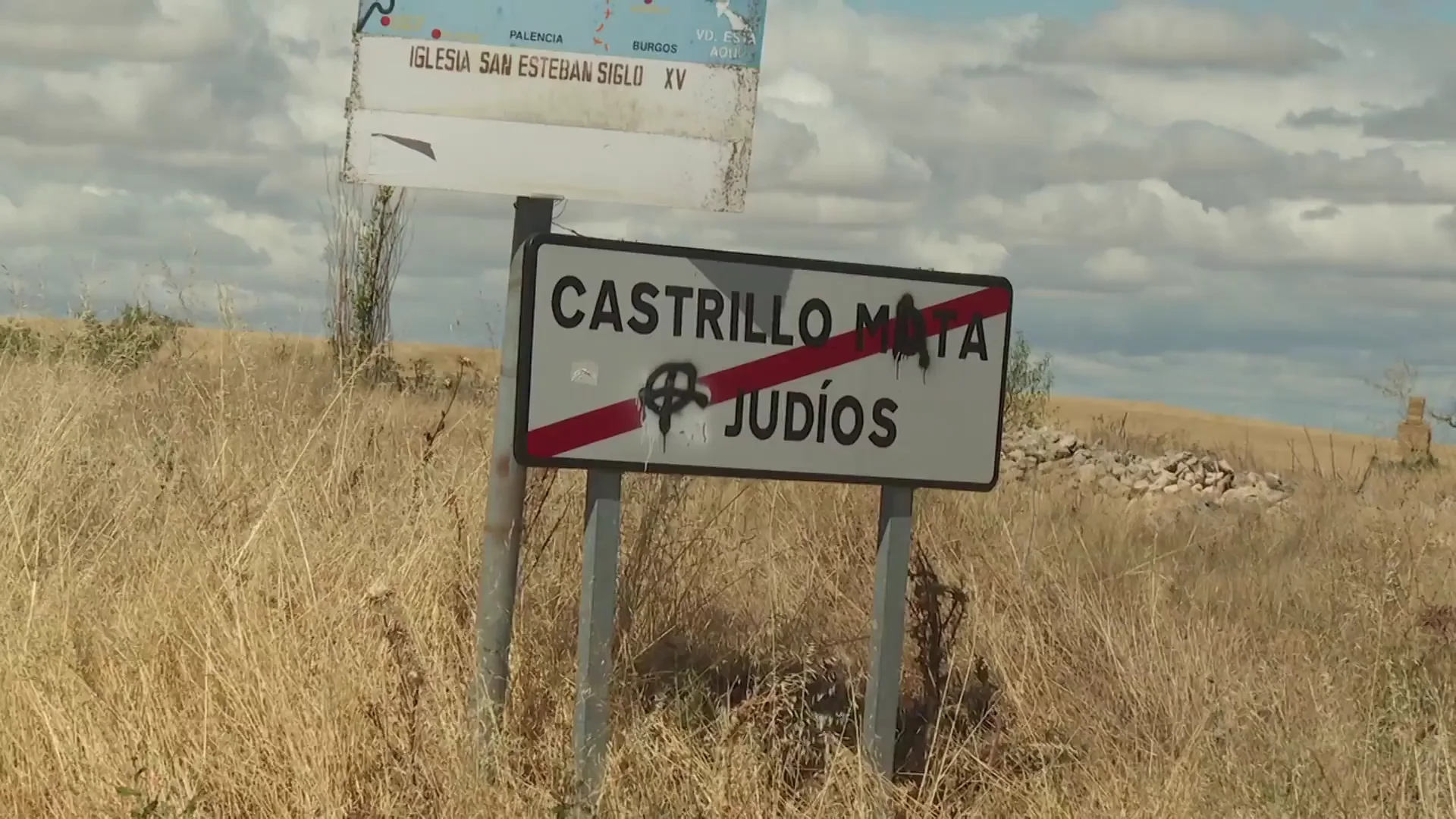 Cartel vandalizado del municipio de Castrillo Mota de Judíos Cartel vandalizado del municipio de Castrillo Mota de Judíos