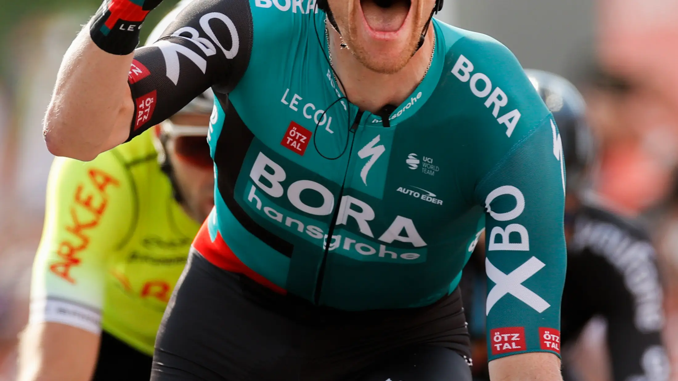 Sam Bennett celebra su victoria en la 2ª etapa de la Vuelta a España. Sam Bennett celebra su victoria en la 2ª etapa de la Vuelta a España.