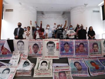 Familiares de los 43 desaparecidos de Ayotzinapa