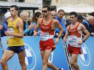 Álvaro Martín y Diego García Carrera junto a Perseus Kalstrom durante la prueba de 20km marcha del Campeonato de Europa en Múnich. Álvaro Martín y Diego García Carrera junto a Perseus Kalstrom durante la prueba de 20km marcha del Campeonato de Europa en Múnich.