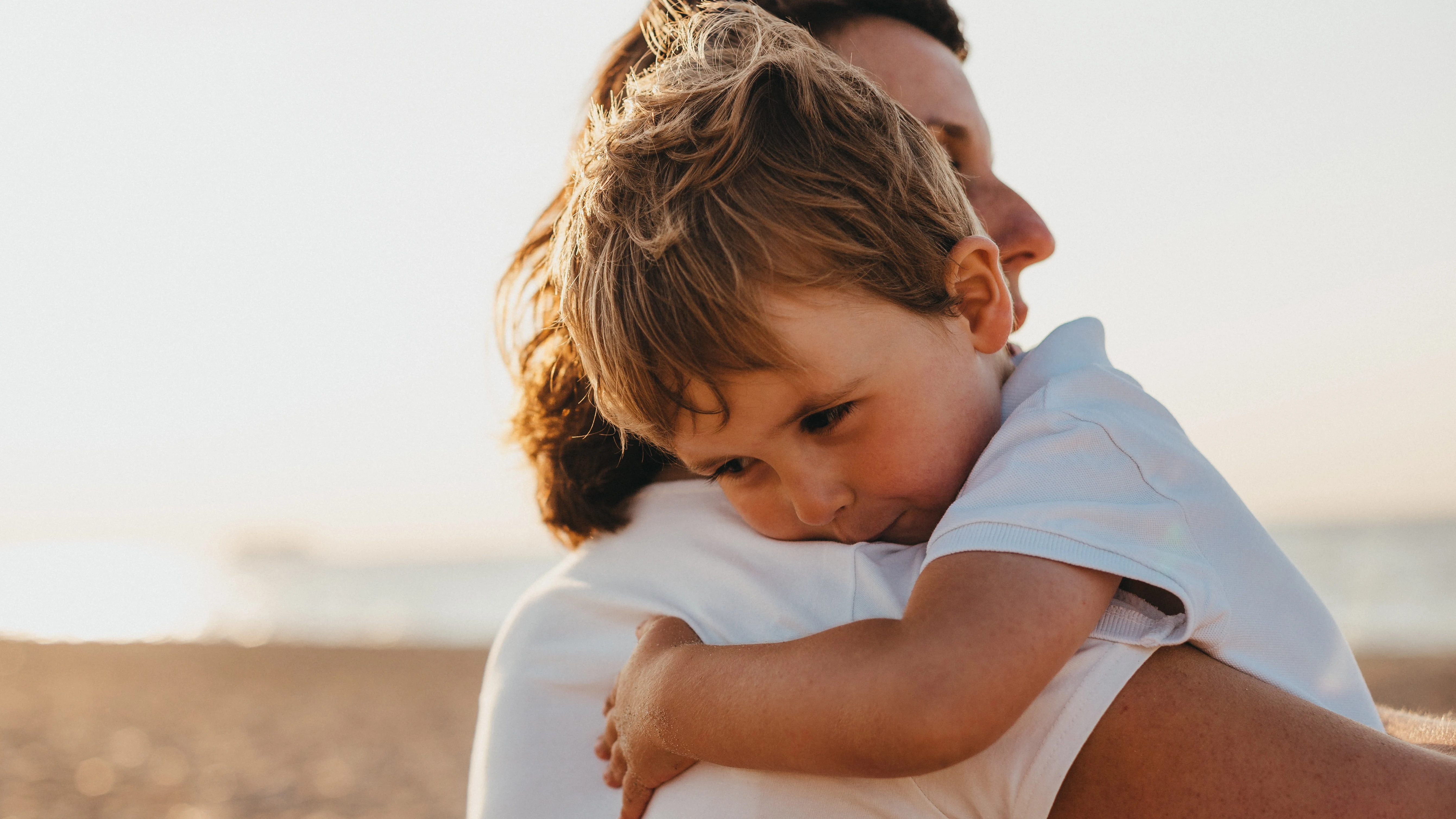 Una madre con su hijo Una madre con su hijo