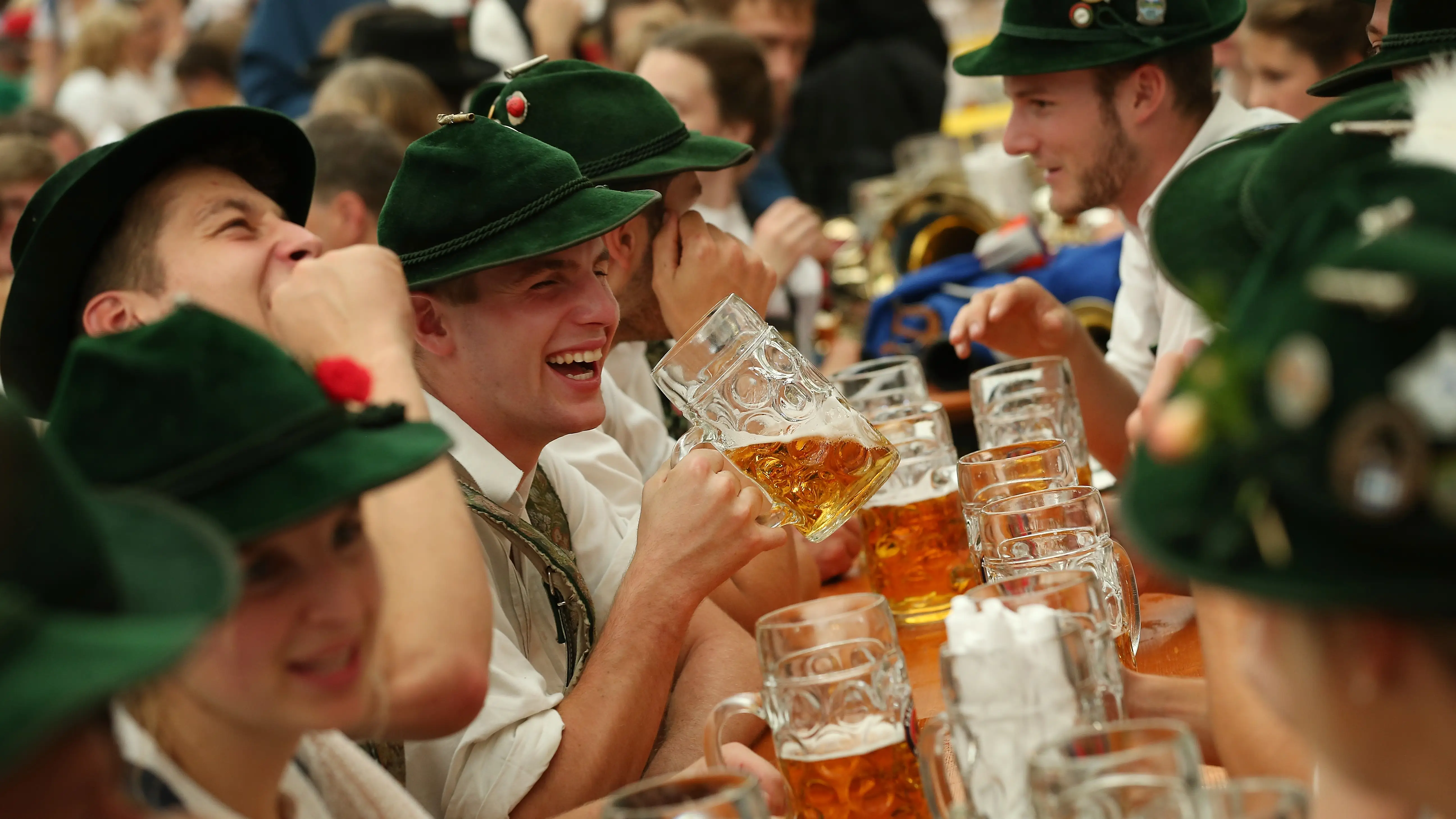 La Oktoberfest también se celebra en varias localidades de España. La Oktoberfest también se celebra en varias localidades de España.