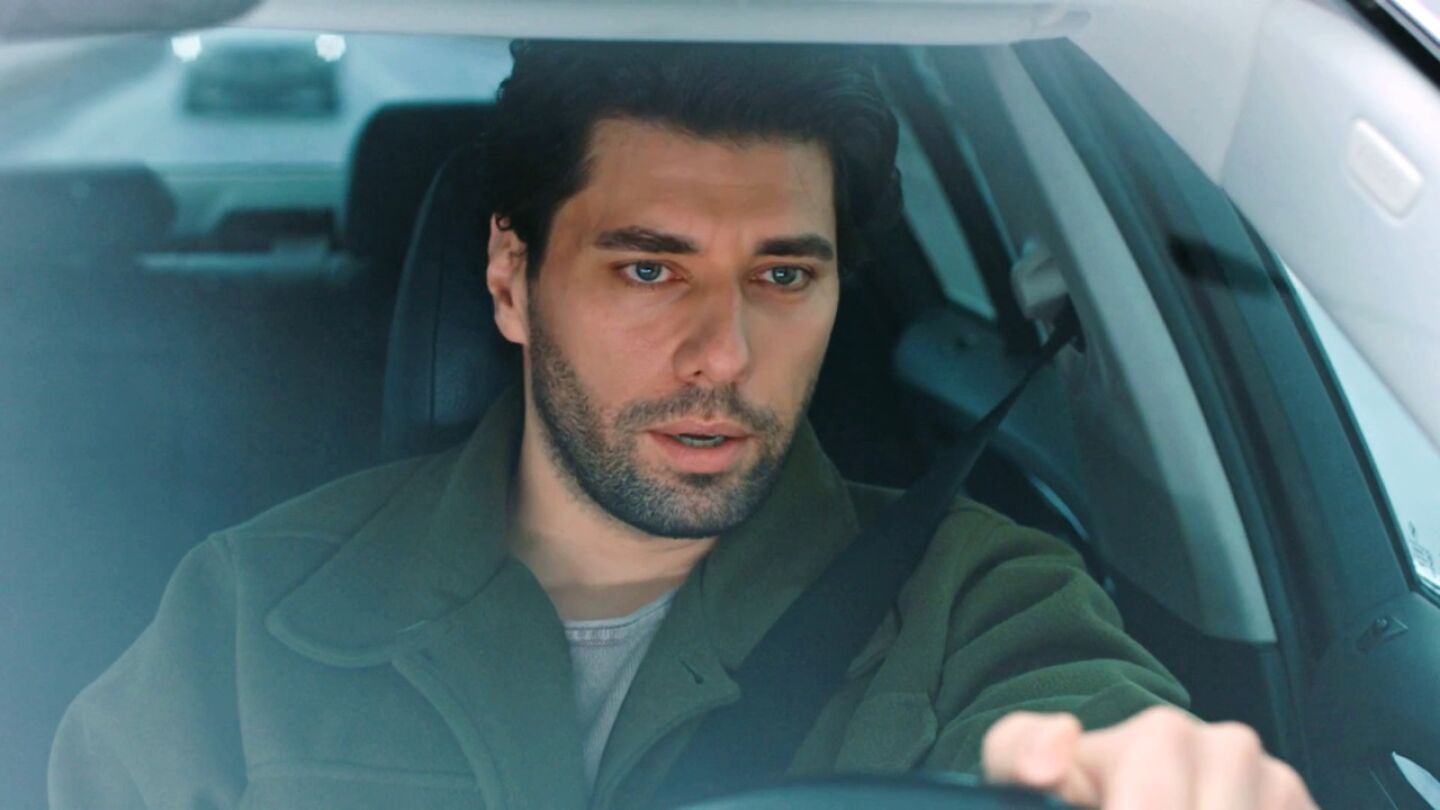 Derin quiere seguir utilizando a Onur para dar celos a Volkan