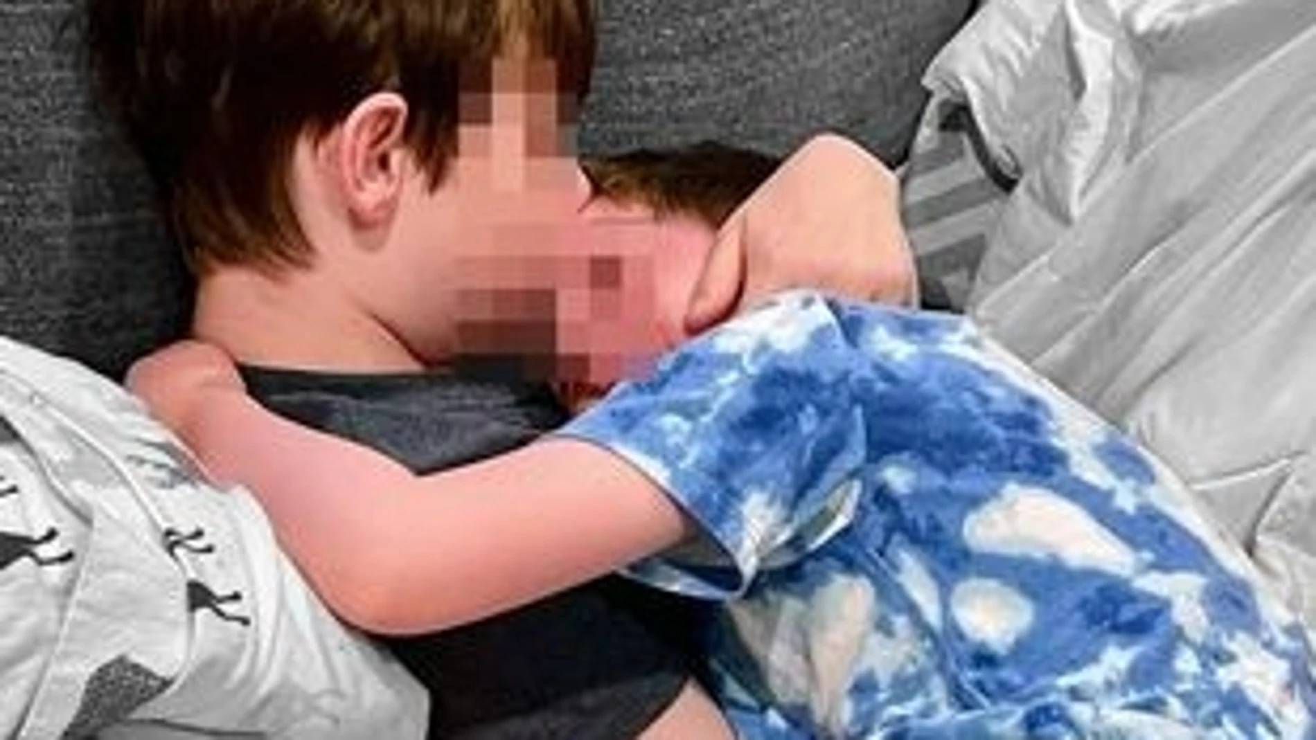 Abrazo de los dos hermanos Abrazo de los dos hermanos