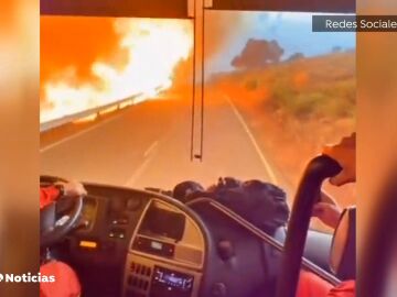 El vídeo viral de un autobús de la UME atravesando las llamas de un incendio