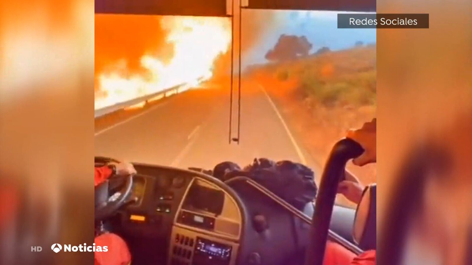 El vídeo viral de un autobús de la UME atravesando las llamas del incendio de Castellón