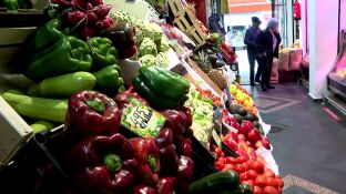 Frutas y verduras en un supermercado
