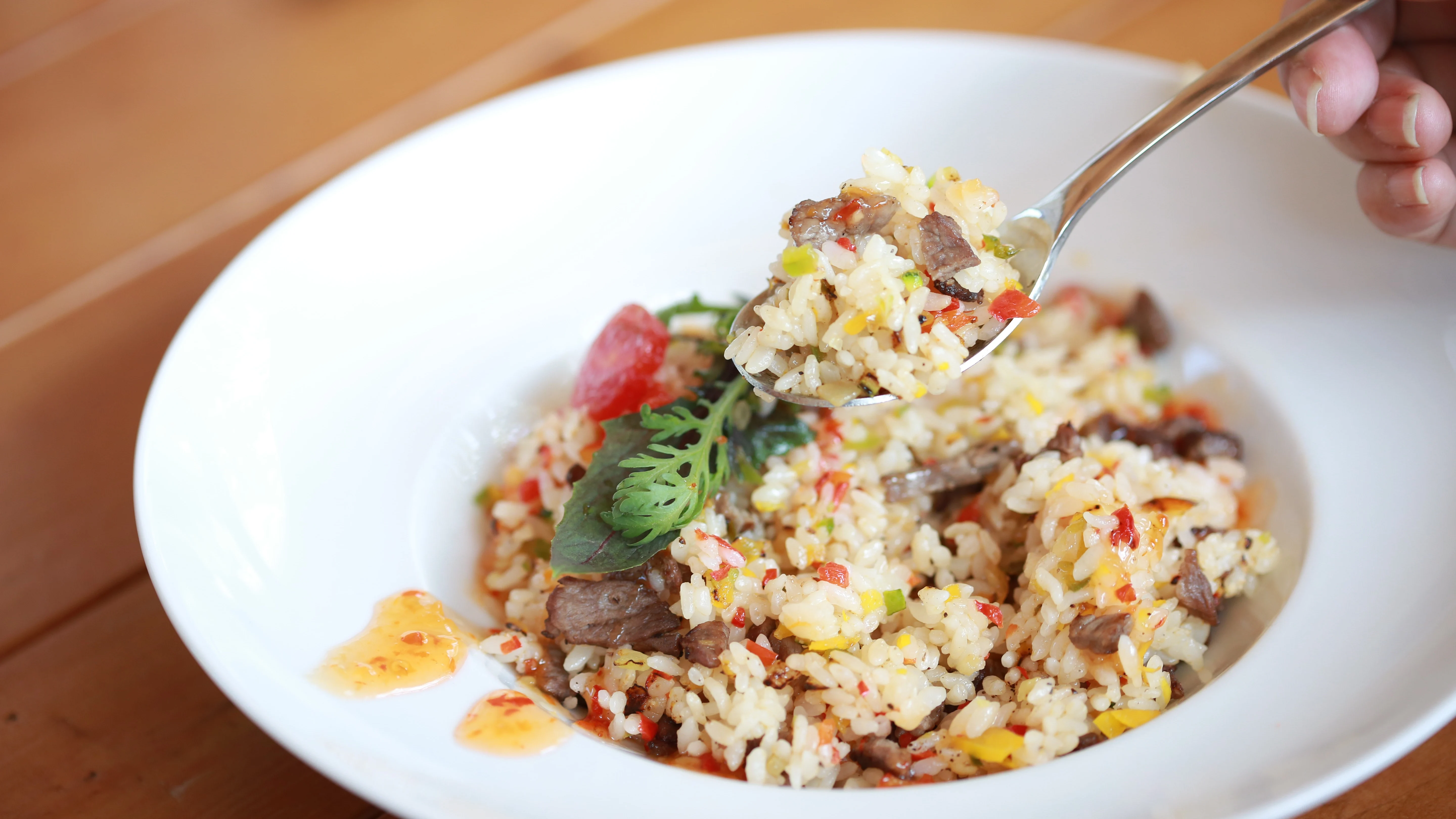 Plato de arroz fuera de la nevera