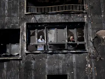 ecinos del pueblo de Bejís comprueban los desperfectos en su vivienda ecinos del pueblo de Bejís comprueban los desperfectos en su vivienda