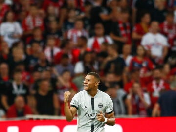 Kylian Mbappé celebra uno de sus goles durante el LOSC Lille-PSG de la 3ª jornada de Ligue 1.