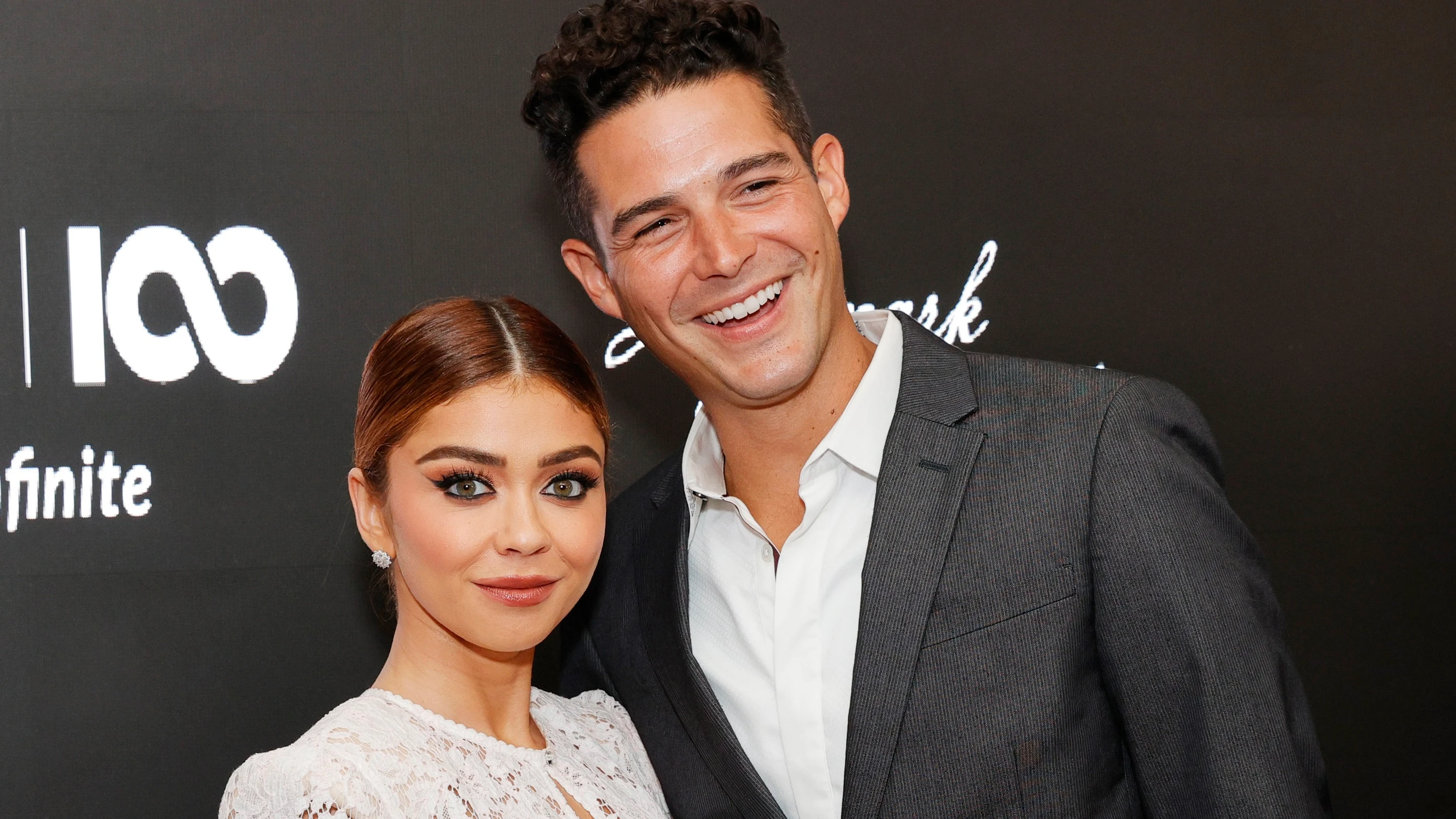 Sarah Hyland y su marido Well Adams