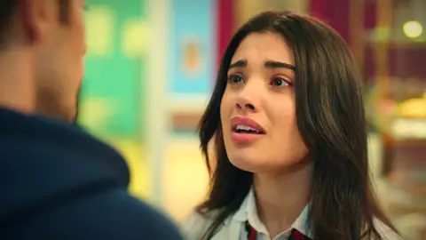 Süsen se enfrenta a Kadir y Melisa: “¿Fui un error para ti?” Süsen se enfrenta a Kadir y Melisa: “¿Fui un error para ti?”