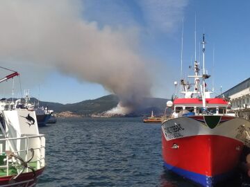 El incendio se ve desde cualquier parte de la Ría de Vigo.