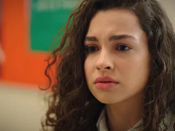 Berk hace tambalear la relación entre Doruk y Asiye Berk hace tambalear la relación entre Doruk y Asiye