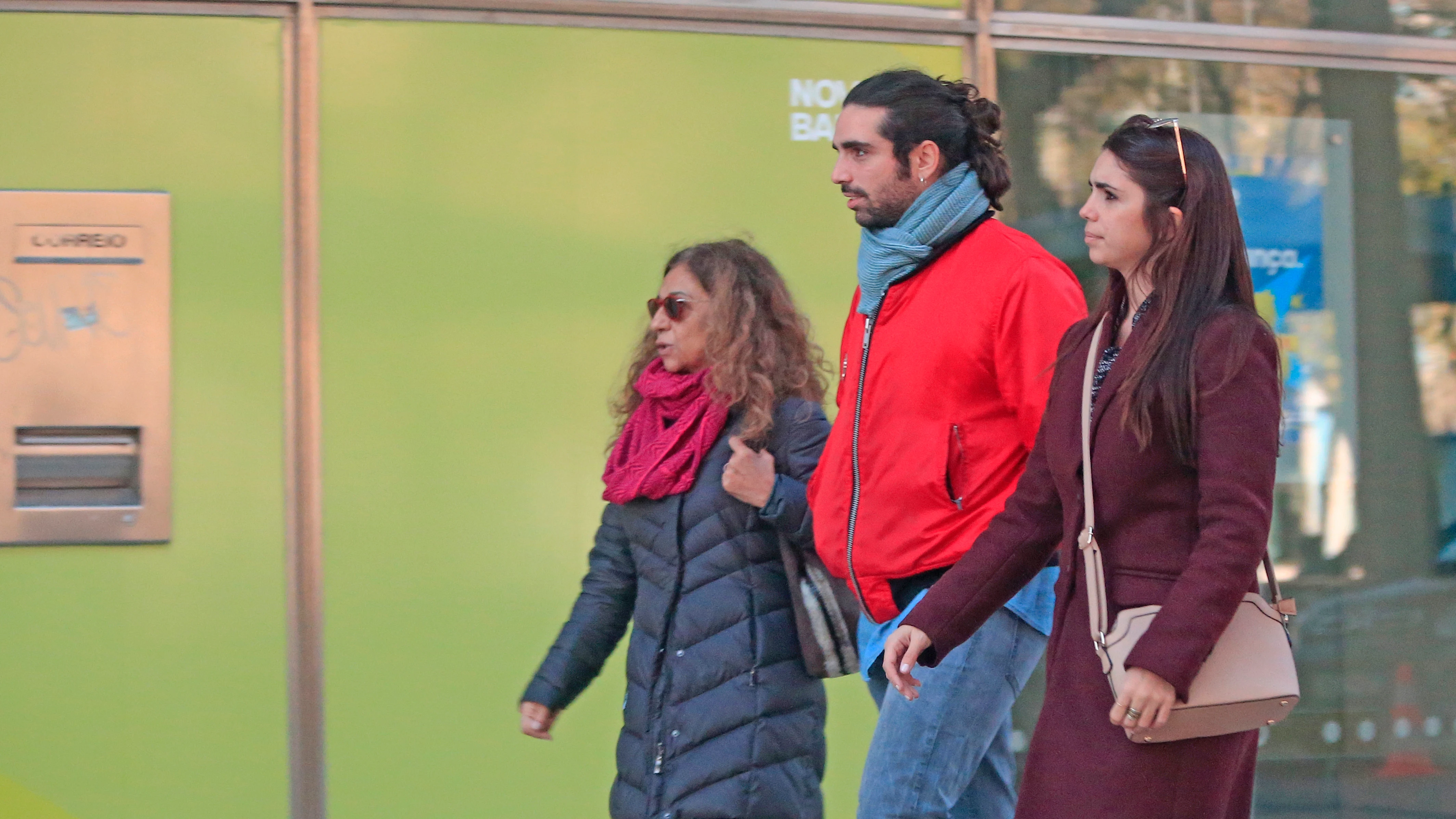 Lolita Flores junto a sus hijos, Guillermo y Elena Furiase Lolita Flores junto a sus hijos, Guillermo y Elena Furiase