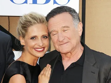 Sarah Michelle Guellar y Robin Williams Sarah Michelle Guellar y Robin Williams