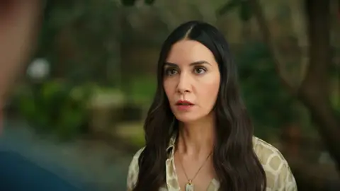 Şengül desvela el secreto: ¡Le cuenta a Suzan que Ömer es su hijo! Şengül desvela el secreto: ¡Le cuenta a Suzan que Ömer es su hijo!