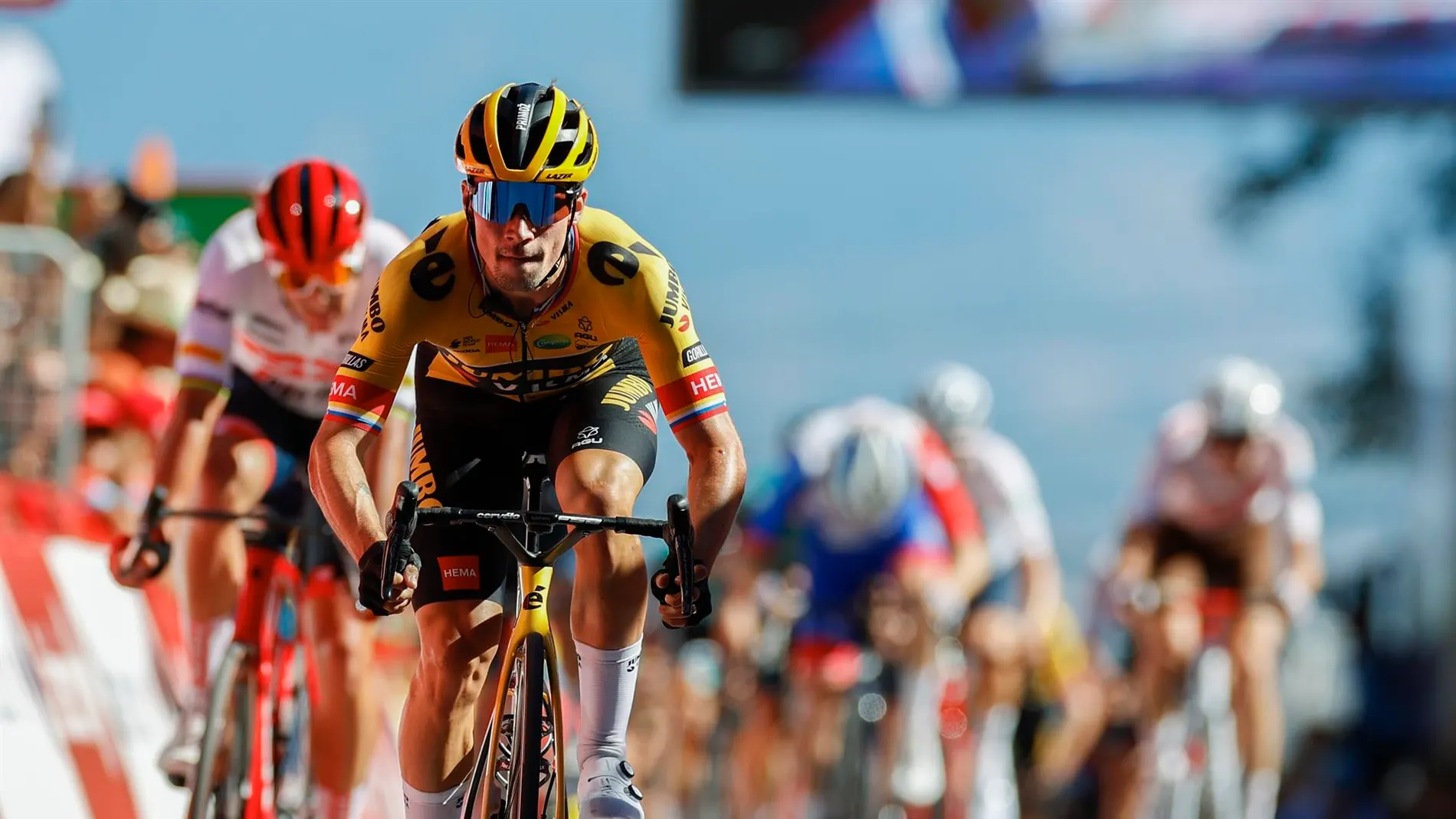 Primoz Roglic lidera el grupo en la cuarta etapa de La Vuelta