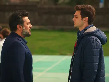 Ömer se enfrenta a Akif y renuncia al trabajo: “No voy a aceptar migajas" Ömer se enfrenta a Akif y renuncia al trabajo: “No voy a aceptar migajas"