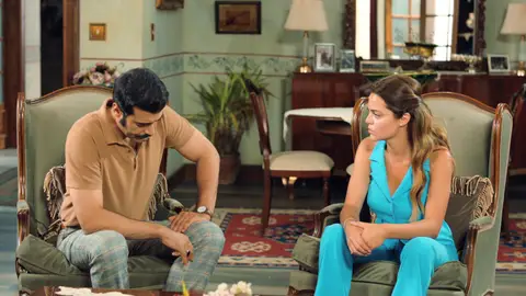 Demir le pide disculpas a su madre Hünkar por haber cuidado tanto a Sevda Demir le pide disculpas a su madre Hünkar por haber cuidado tanto a Sevda