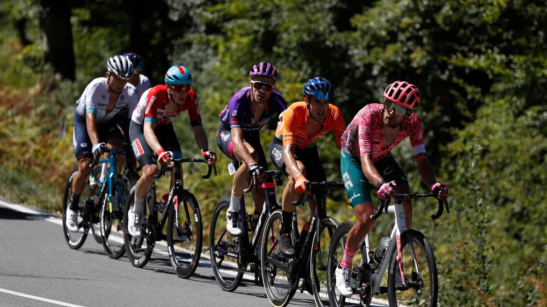 Un grupo de ciclistas durante La Vuelta España
