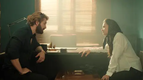 Fikret acepta ayudar a Ümit… pero no como ella quiere Fikret acepta ayudar a Ümit… pero no como ella quiere