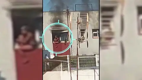 Dos menores, en estado crítico tras saltar del quinto piso de un edificio en llamas en Badalona Dos menores, en estado crítico tras saltar del quinto piso de un edificio en llamas en Badalona