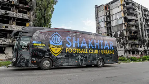 El autobús del Shakhtar muestra la crudeza de la guerra en Kiev El autobús del Shakhtar muestra la crudeza de la guerra en Kiev