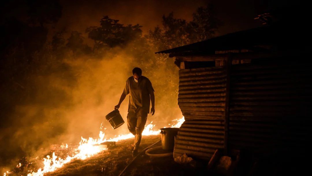 El incendio cuenta con cinco focos activos