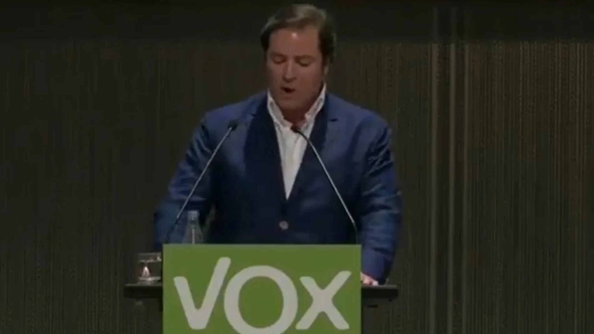 Juan Fernández Baños durante una comparecencia de VOX