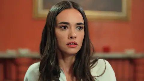 Ümit decide viajar a Estambul… ¡Pero cae en las garras de Demir! Ümit decide viajar a Estambul… ¡Pero cae en las garras de Demir!