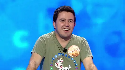 Orestes, fiel a sus versos: vuelve a hacer reír a los invitados en su despedida de ‘Pasapalabra’ Orestes, fiel a sus versos: vuelve a hacer reír a los invitados en su despedida de ‘Pasapalabra’