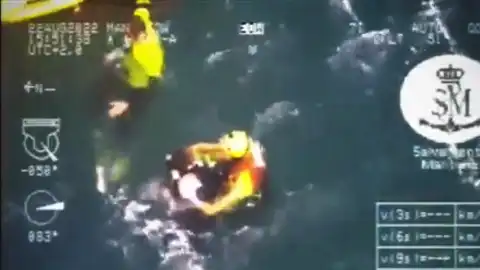 Rescate a la niña que hacía paddle surf Rescate a la niña que hacía paddle surf