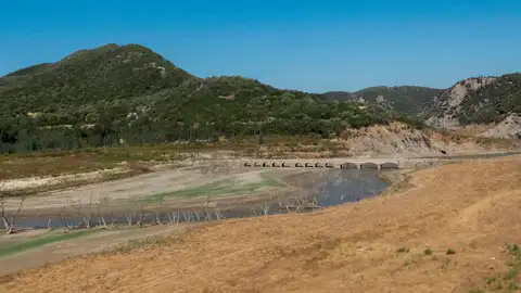 Embalse de Guadalcacín en Cádiz Embalse de Guadalcacín en Cádiz