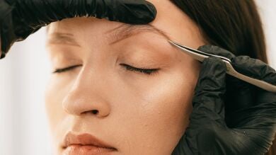 Lápiz de cejas ultrafino o lápiz de cejas triangular: cuál es mejor para mi