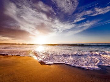 La orilla de una playa 